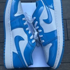 AIR JORDAN 1 LOW SE “LEGEND BLUE PATENT"